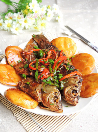 铁锅炖鱼贴饼子